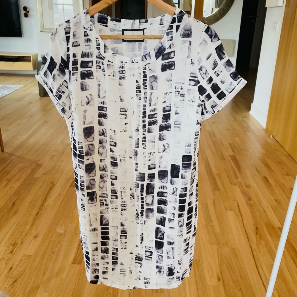 Graphic Print Short Sleeve Dress